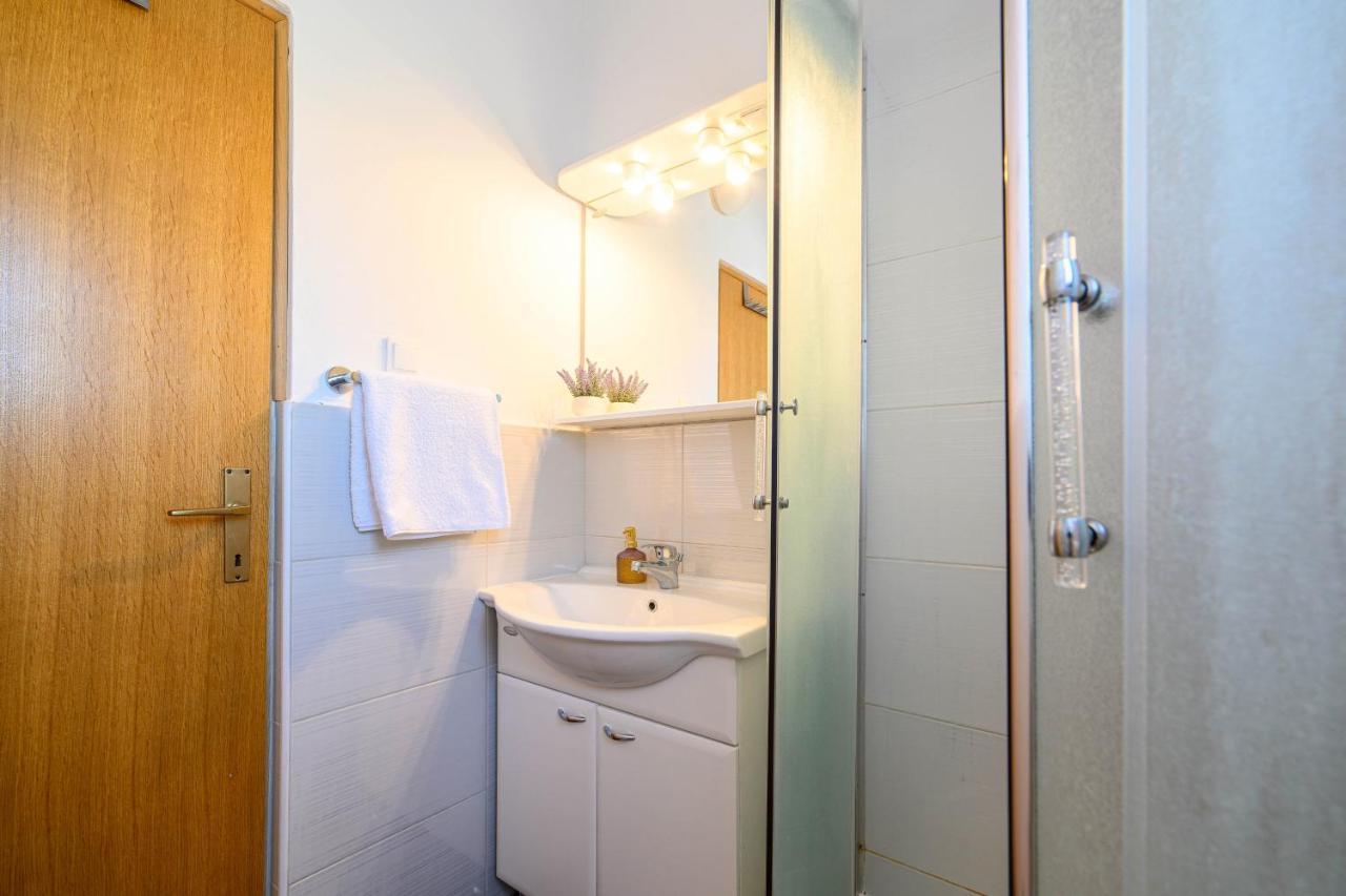 Apartments Vala Zaboric - With Boat Mooring 외부 사진
