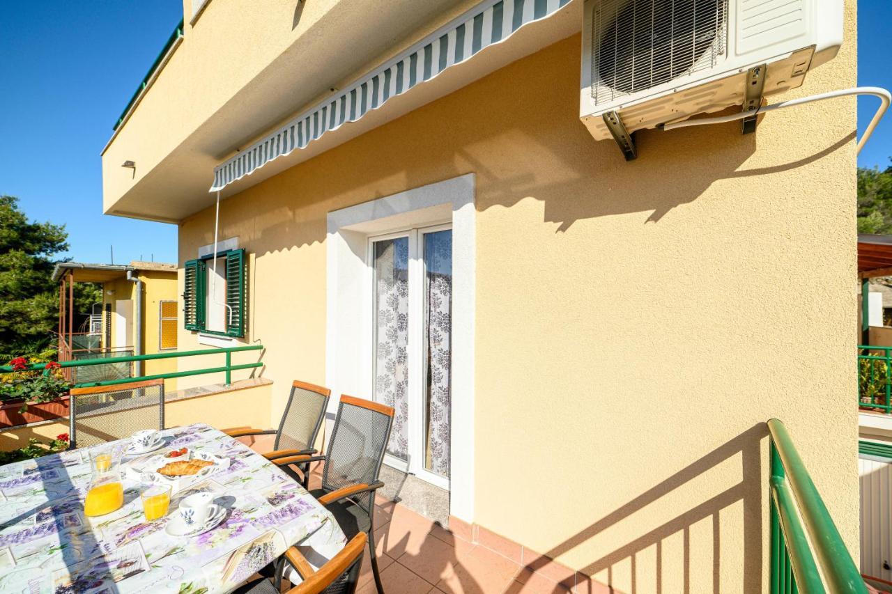 Apartments Vala Zaboric - With Boat Mooring 외부 사진