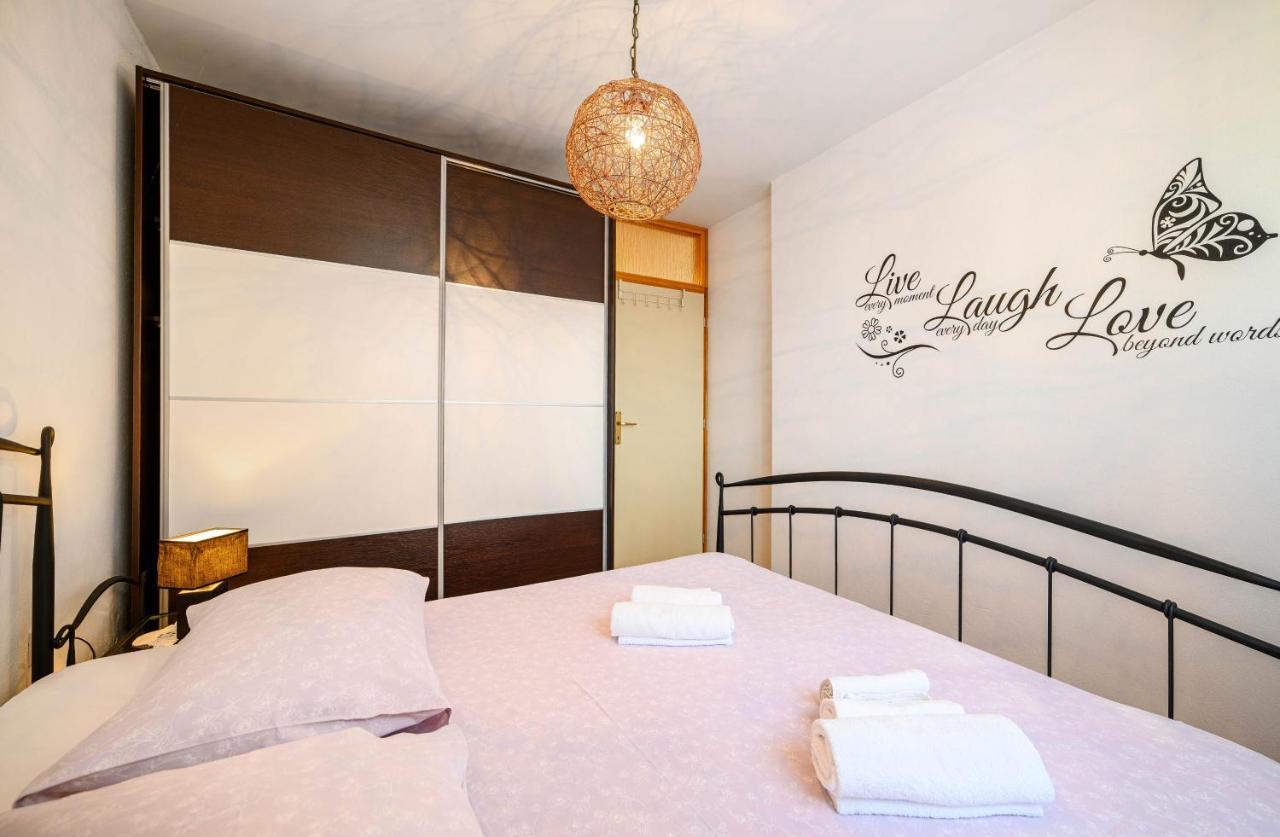 Apartments Vala Zaboric - With Boat Mooring 외부 사진