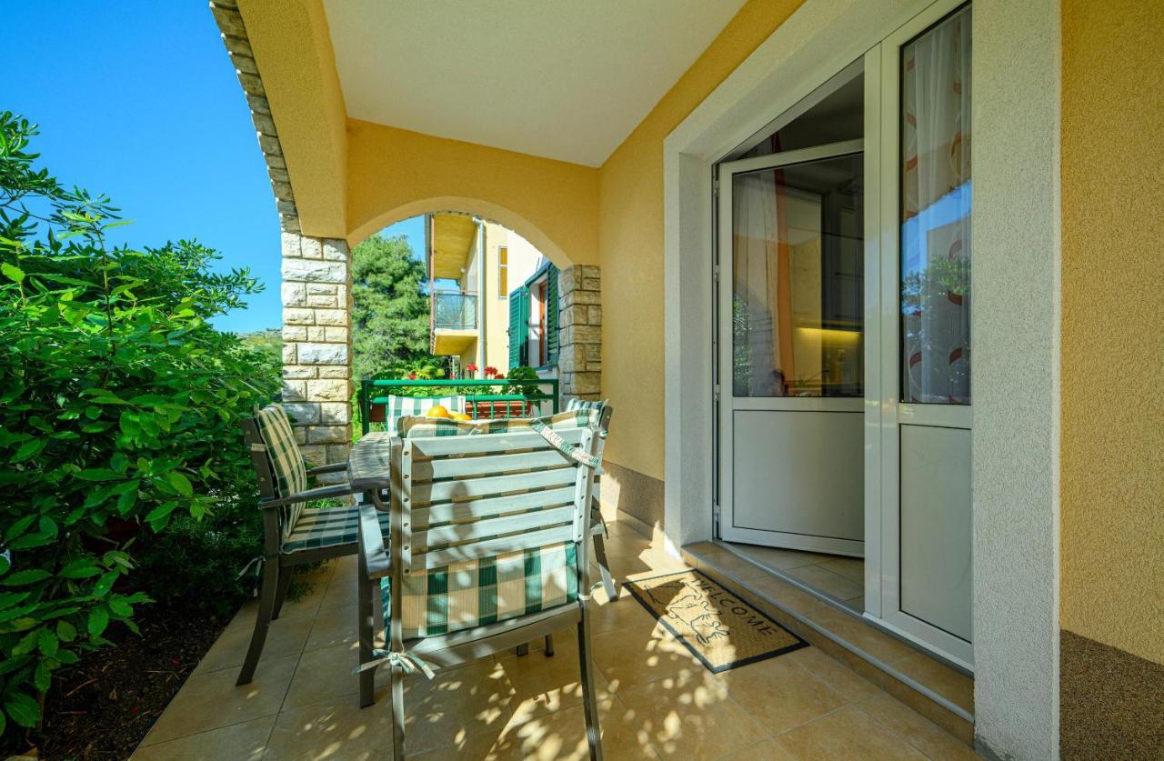 Apartments Vala Zaboric - With Boat Mooring 외부 사진
