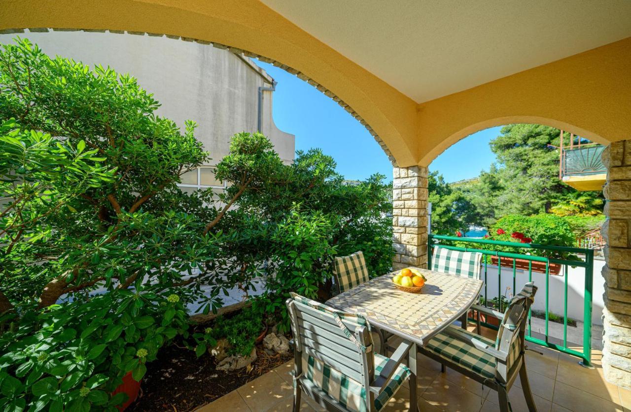 Apartments Vala Zaboric - With Boat Mooring 외부 사진
